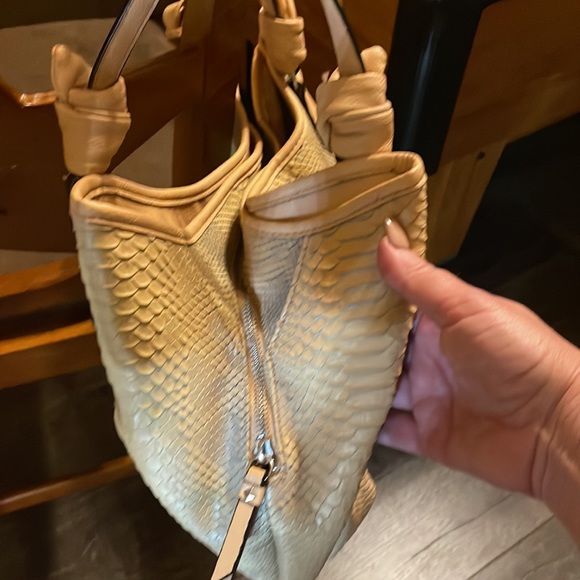 Vera Wang Purse - Picture 4 of 16